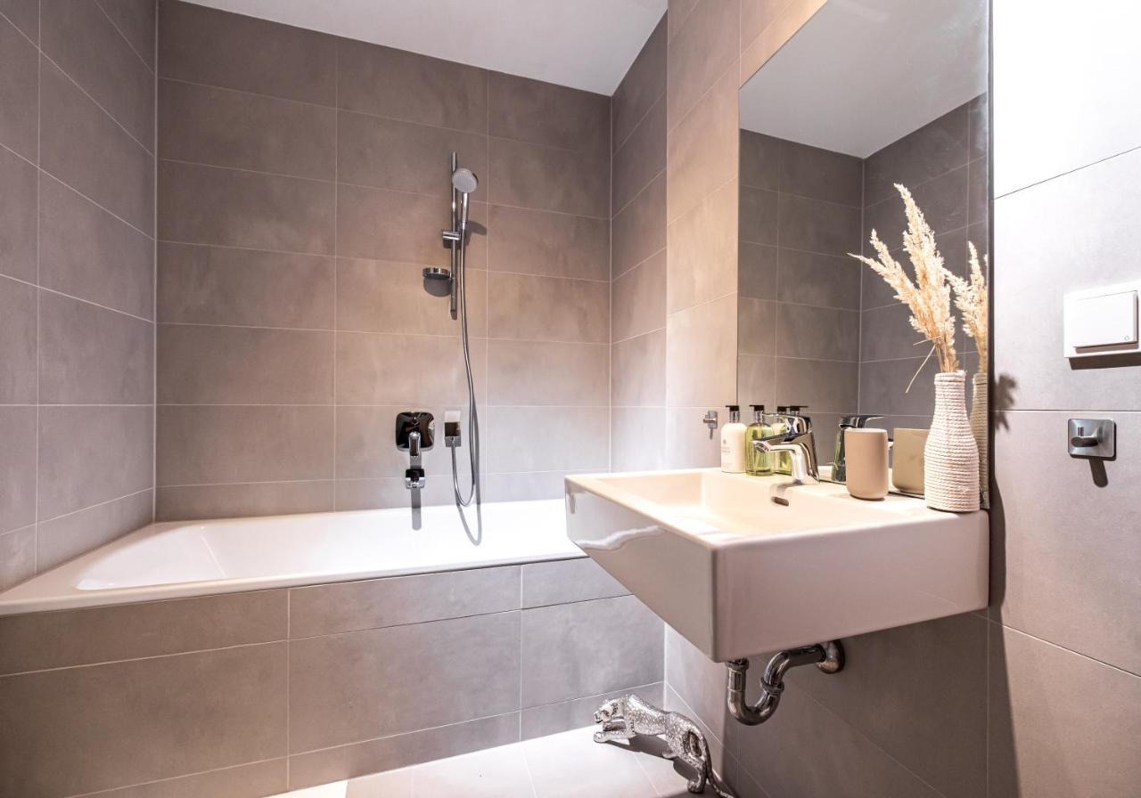 New Luxury Overlooking Appartement *